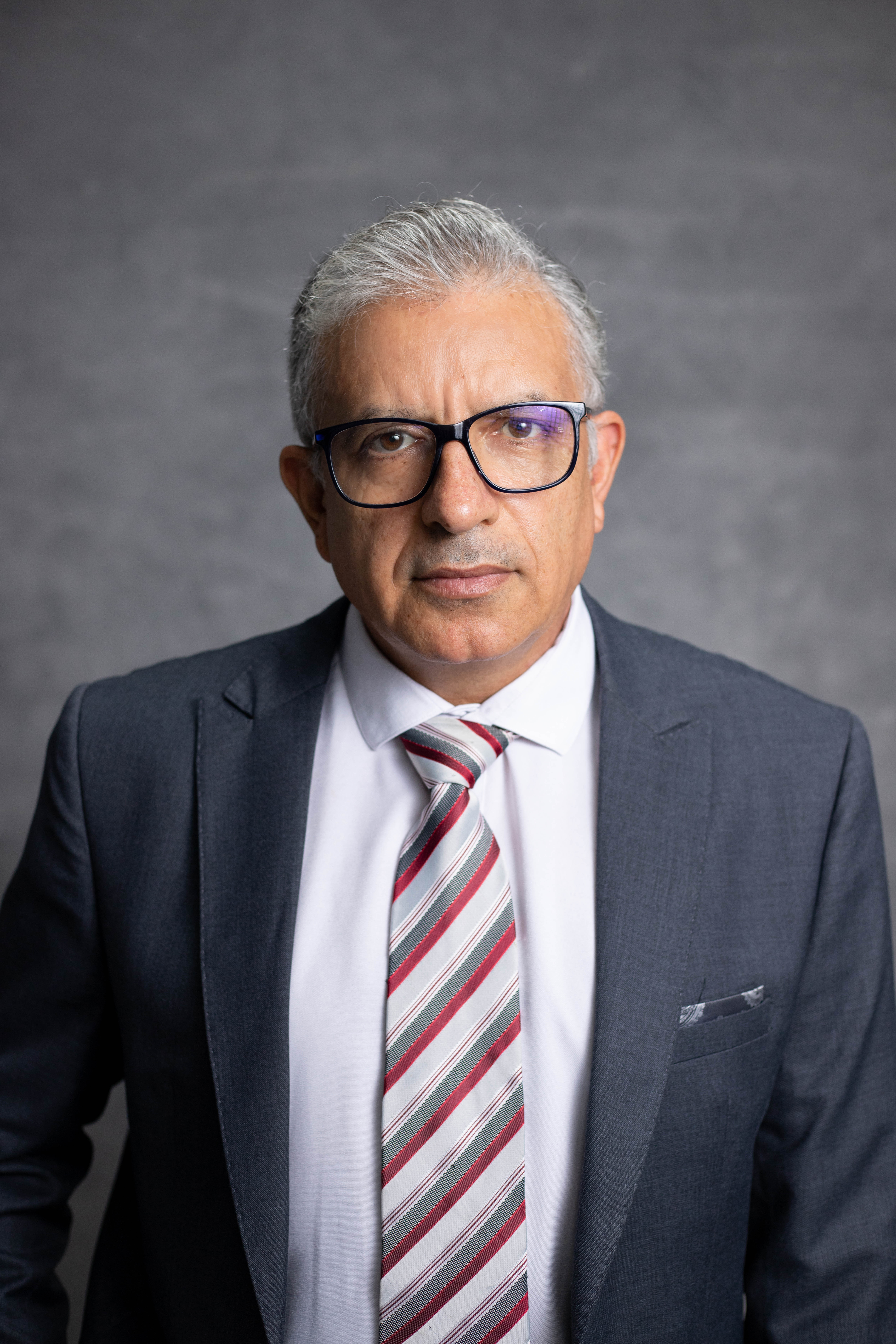Retrato profissional de André Villalobos, advogado sênior